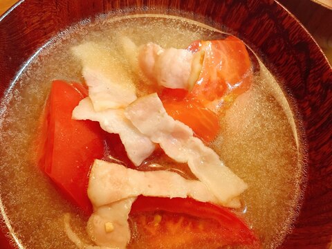 トマトとベーコンの味噌汁